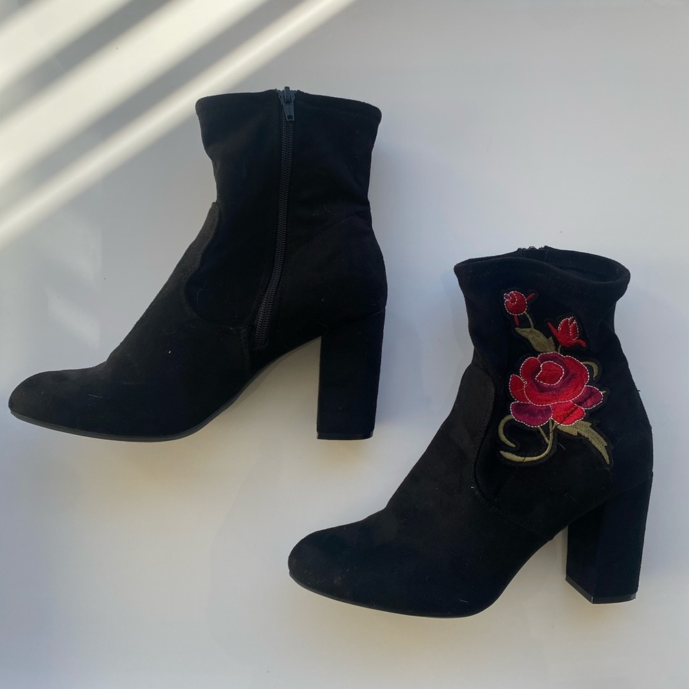 Candie’s Shoes Black Embroidered Suede Booties